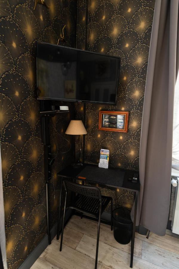 Studio Malou, Cuisine, Salle D'Eau, Terrasse Amenagee Olliergues Zewnętrze zdjęcie