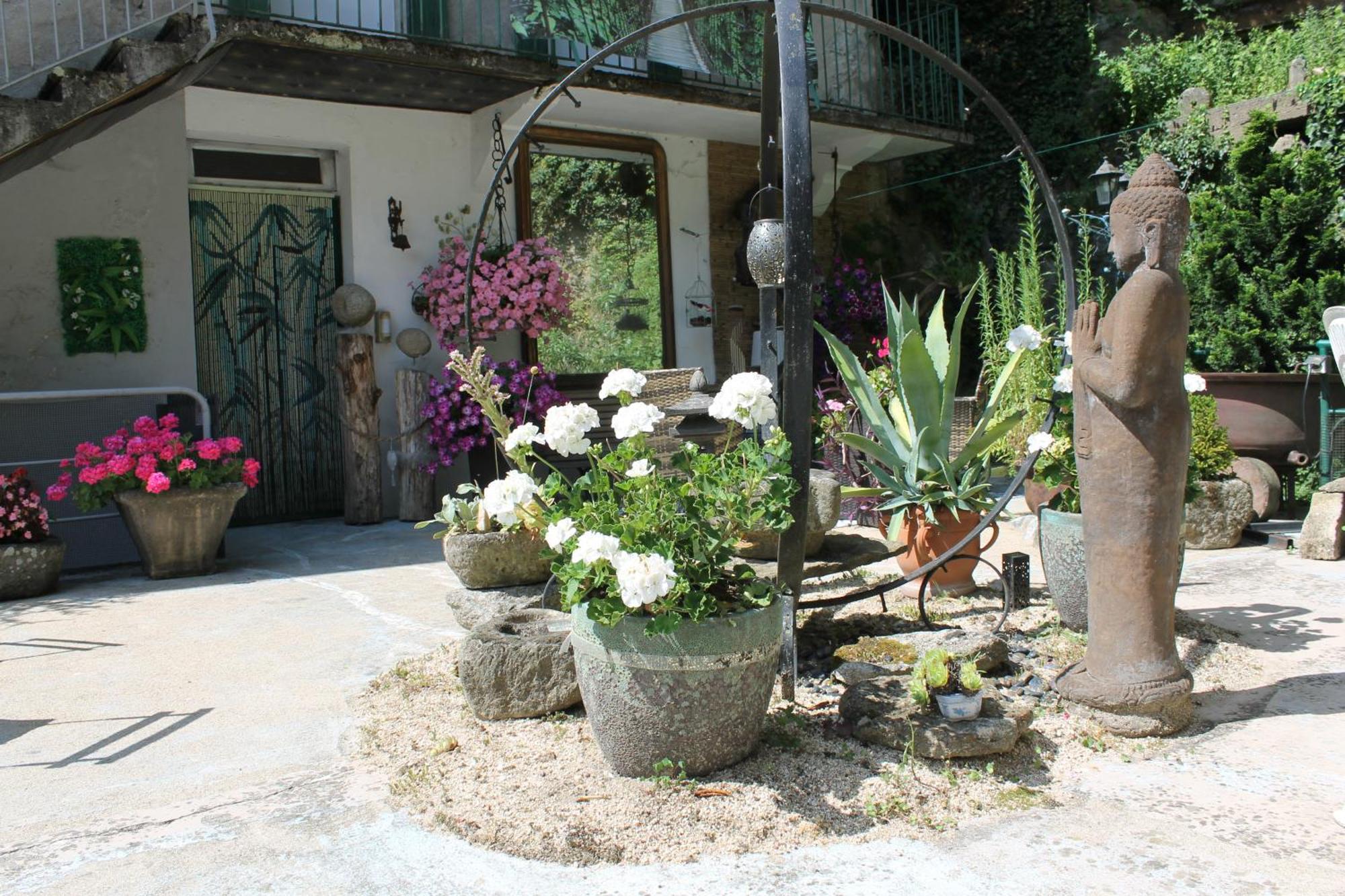 Studio Malou, Cuisine, Salle D'Eau, Terrasse Amenagee Olliergues Zewnętrze zdjęcie