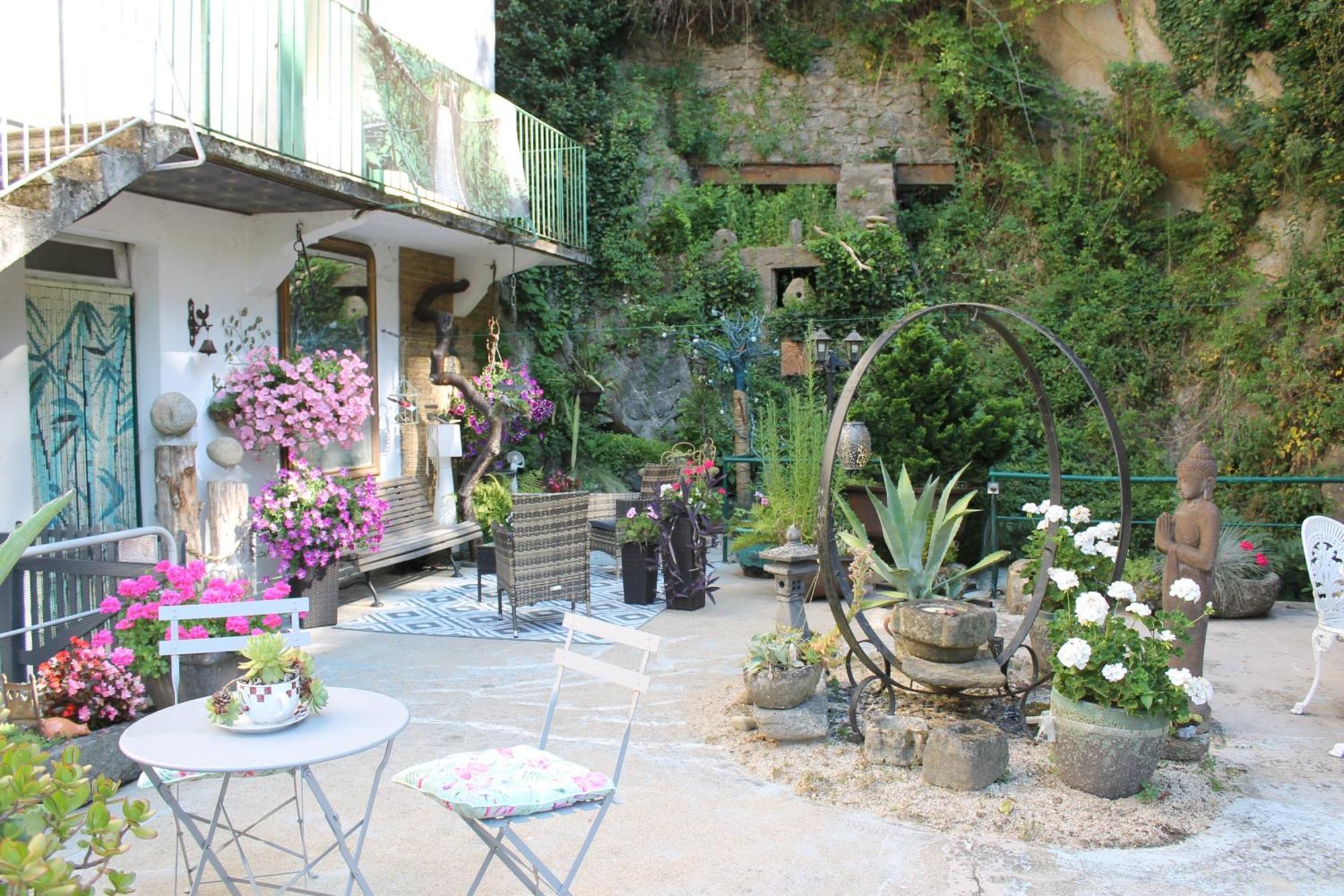 Studio Malou, Cuisine, Salle D'Eau, Terrasse Amenagee Olliergues Zewnętrze zdjęcie
