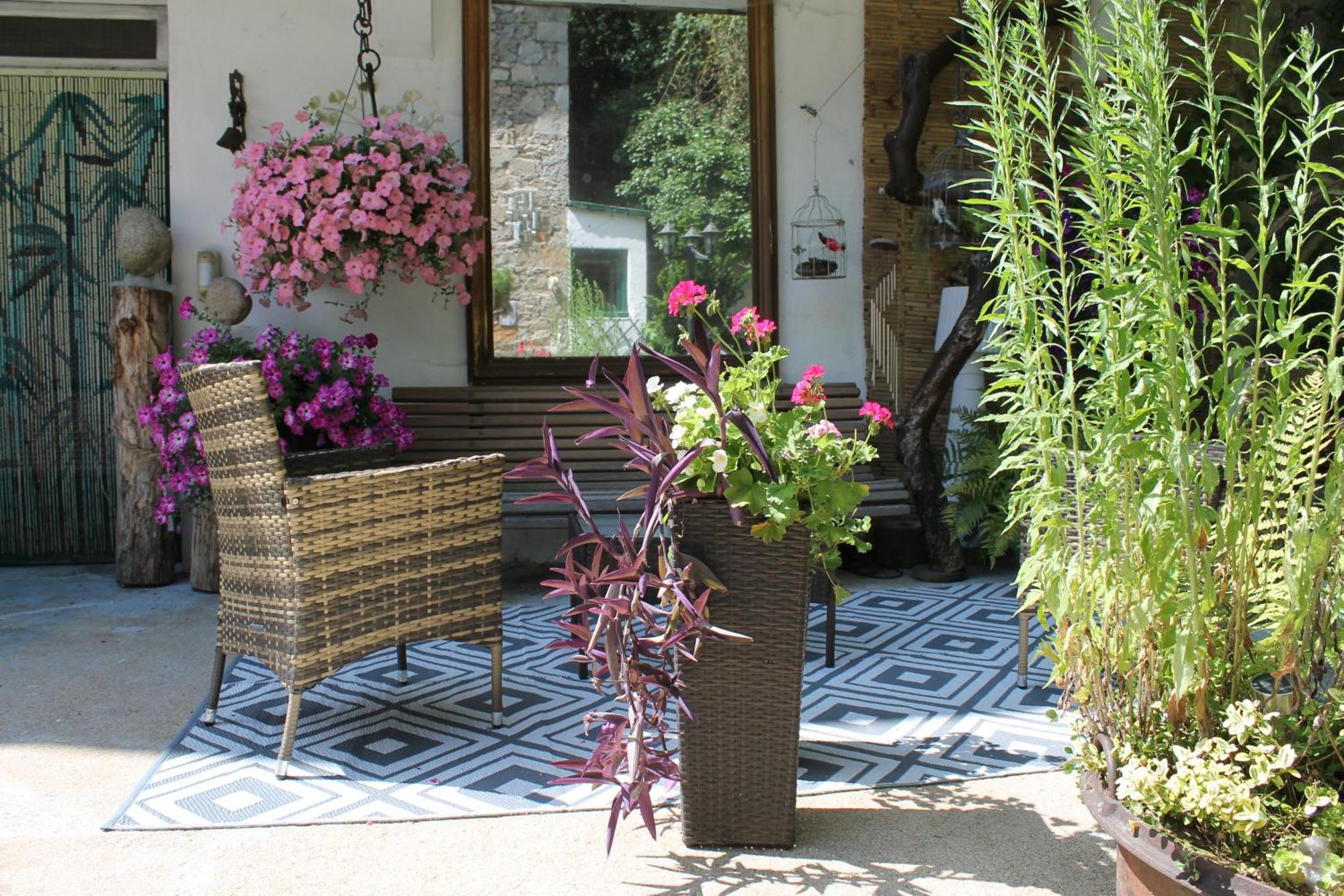 Studio Malou, Cuisine, Salle D'Eau, Terrasse Amenagee Olliergues Zewnętrze zdjęcie
