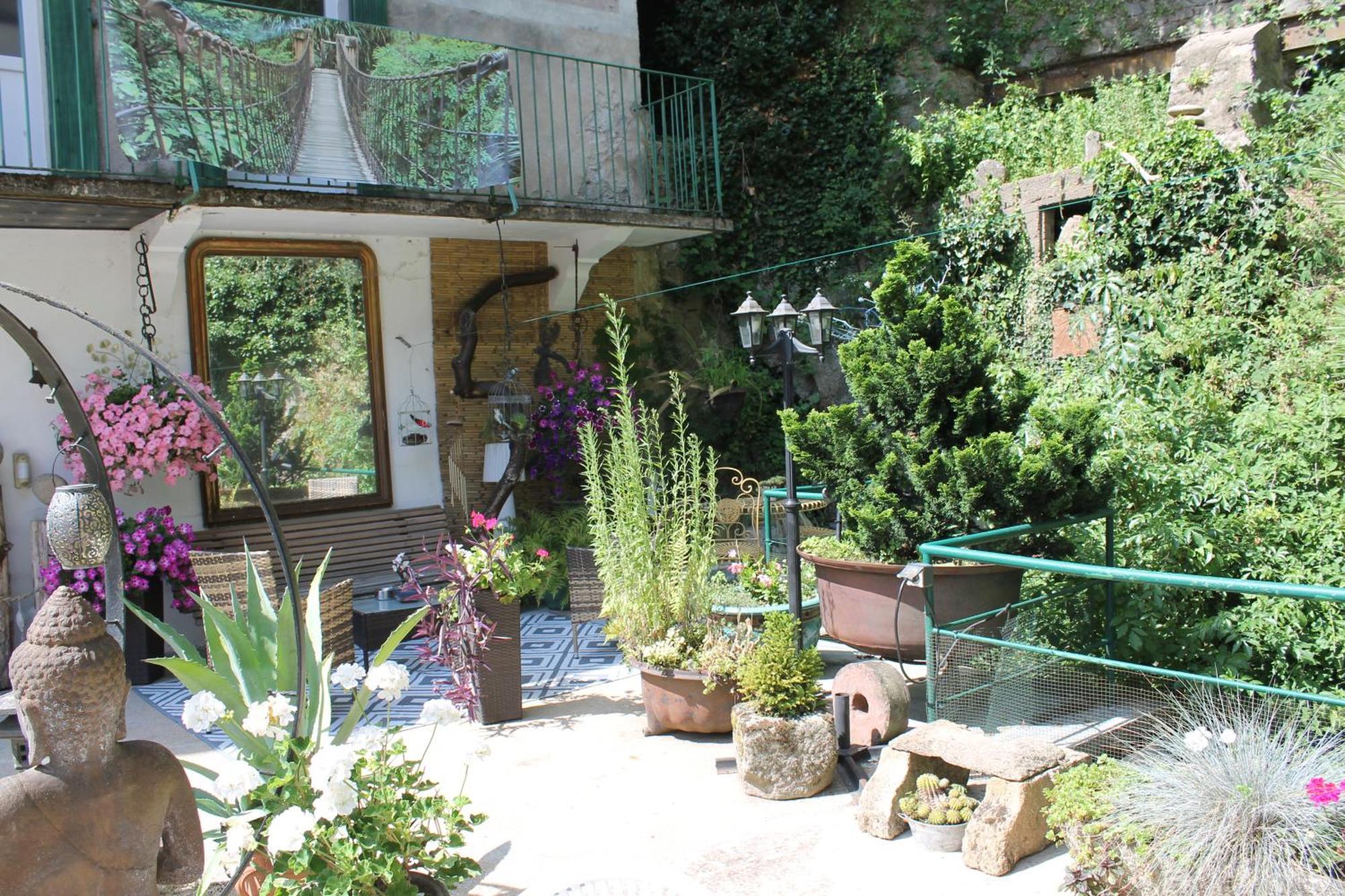 Studio Malou, Cuisine, Salle D'Eau, Terrasse Amenagee Olliergues Zewnętrze zdjęcie