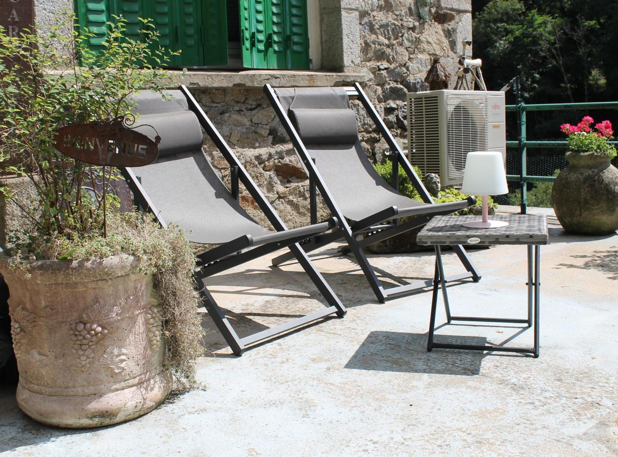Studio Malou, Cuisine, Salle D'Eau, Terrasse Amenagee Olliergues Zewnętrze zdjęcie