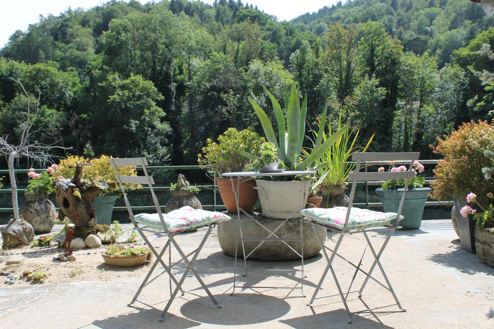 Studio Malou, Cuisine, Salle D'Eau, Terrasse Amenagee Olliergues Zewnętrze zdjęcie